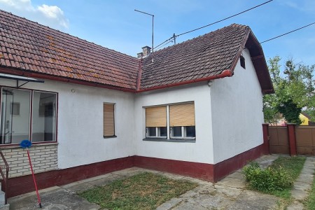 Valpovo, kuća u ulici Lj. Gaja, izvrsna lokacija, 145,43 m2